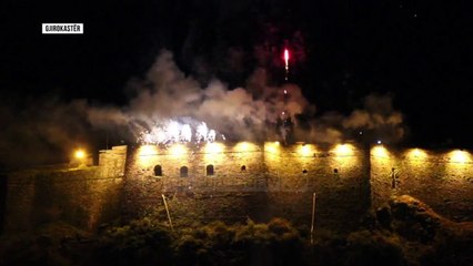 Télécharger la video: Festa nëpër Shqipëri/ Spektakël fishekzjarrësh gjatë ndërrimit të viteve