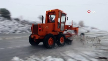İzmir-Ankara yolunda kar mesaisi