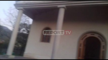 Report TV -Fishekzjarrët dhe kapsollat shkojnë në drejtimin e gabuar, djegin kishën në Kurbin