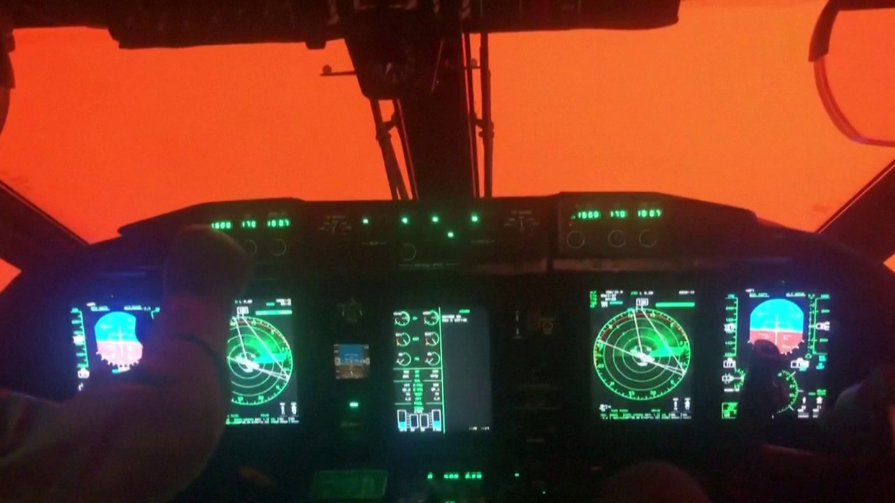 Australie: un avion tente d’atterrir dans une b...