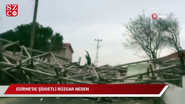 Rüzgar nedeniyle caminin minaresi yıkıldı