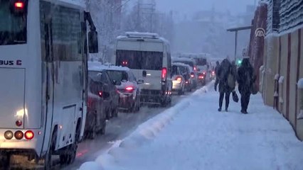 İnsansız iş makinesi ile kar küreme yapıldı