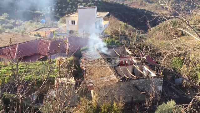 Report TV -Fier/ Shkrumbohet nga flakët banesa e Martin Skëndaj, gardiani që vrau