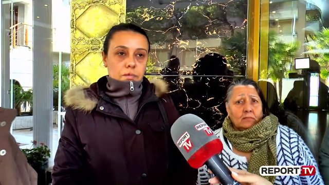 Durrës/ Qytetarja e prekura nga tërmeti: Jemi bërë për të pirë helm, më mirë të na djegin