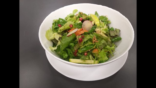 Rreze Dielli 3 Janar 2020 - Të Gatuajmë me Znj Vjollca - Pj 2 - Sallatë miks