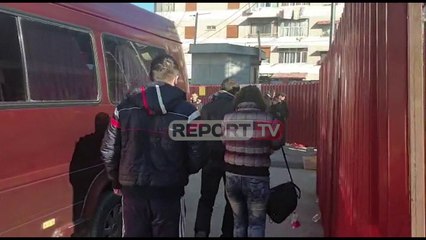 Download Video: Pompa e betonieres i bie mbi kokë, e afërmja e viktimës mëson lajmin e rëndë, nuk i mban dot lotët