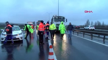 Tem'de meydana gelen kaza nedeniyle yol trafiğe kapandı