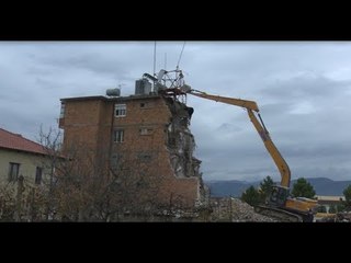 Ora News - Laç, tender në mes të tërmetit