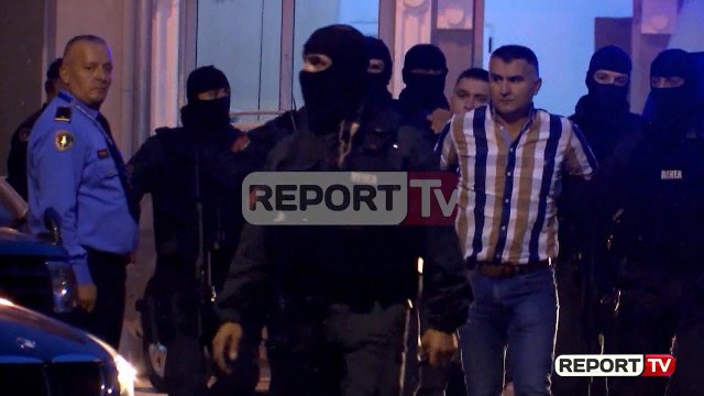 Report TV - Ish-deputeti i PS Arben Ndoka, vëllai dhe 14 të tjerë në gjykatë për pronat në Shëngjin