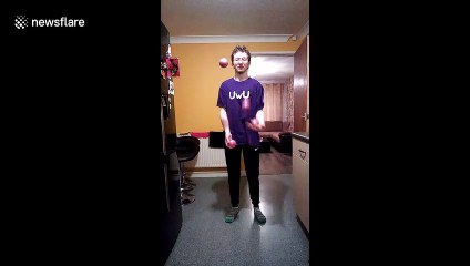 UK man manages to juggle behind his back in incredible display of skill