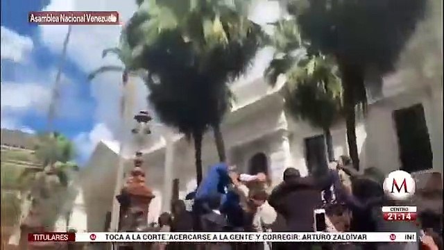 VIDEO: Juan Guaido intenta entrar en el Parlamento de Venezuela