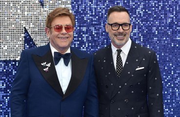 Elton John compte éduquer ses enfants dans la douceur