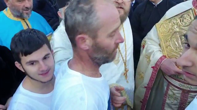 Dita e Ujit të Bekuar! Hidhet kryqi në Osum, kapet për të dytin vit nga një 42-vjeçar