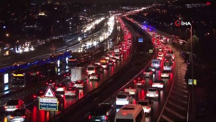 İstanbul’da yağışlı hava trafiği felç etti