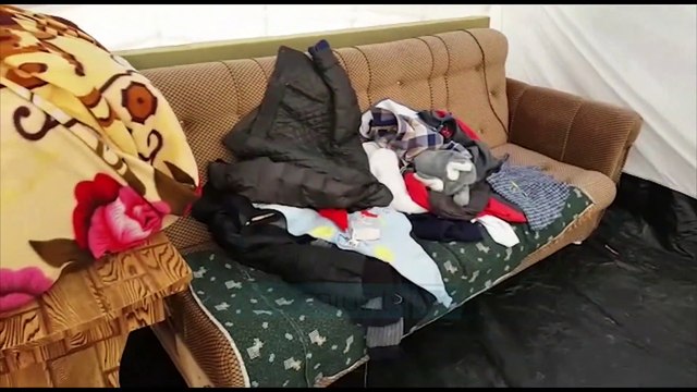 Banorët i kalojnë netët pa drita e pa ngrohje - News, Lajme - Vizion Plus