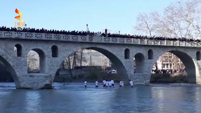 DITA E UJIT TË BEKUAR, TË RINJTË NË BERAT SFIDOJNË TEMPERATURAT E ULETA