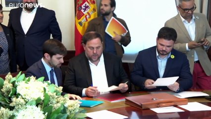 Tải video: El Parlamento Europeo reconoce a Junqueras y Puigdemont como eurodiputados