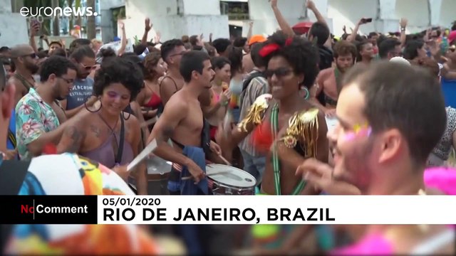 Revellers fill Rio streets in unofficial street carnival