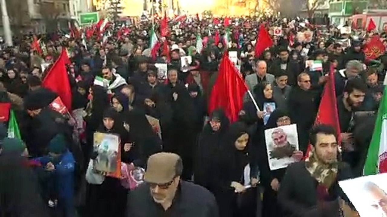 الإيرانيون يدعون إلى الانتقام لمقتل سليماني