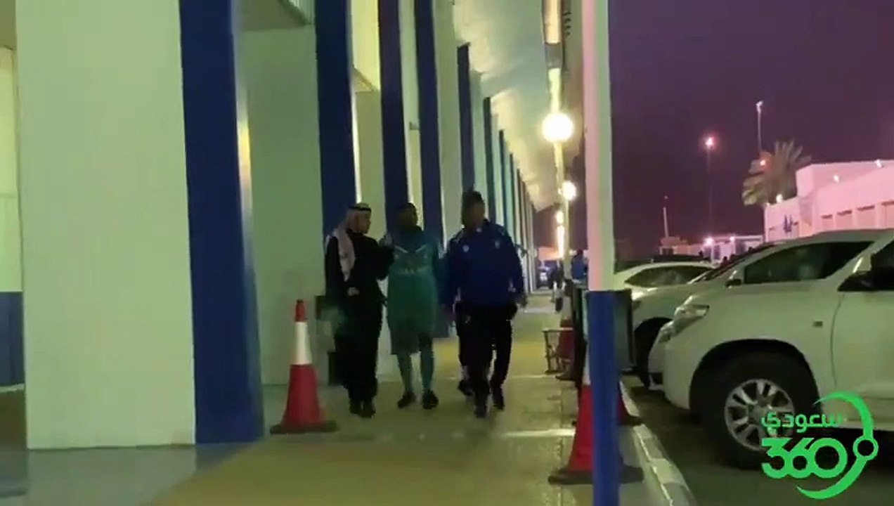 لحظة خروج مدرب الهلال رازفان ونجم الوسط كويلار من المؤتمر الصحفي الخاص بمواجهة الأهلي المؤجلة من الجولة 11 دوري محمد بن سلمان للمحترفين   @a