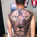 Así luce el tatuaje Richard Sánchez en toda la espalda