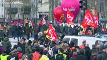 Sindicatos franceses mantêm greves
