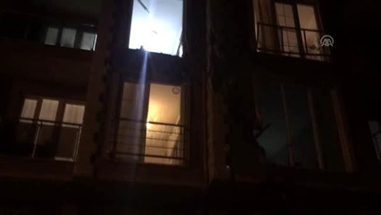 Çekmeköy'de kopan çatının parçaları farklı bir binadaki daireye girdi
