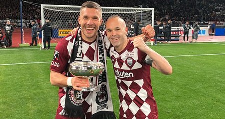 Lukas Podolski, Türkçe tweet atıp transfer iddialarını yalanladı!