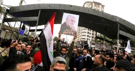 ABD Bağdat Büyükelçiliği karşısına Süleymani'nin posteri asıldı