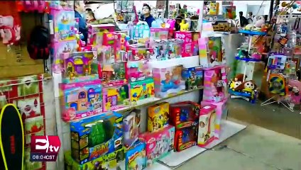 Ayudantes de los Reyes Magos en busca del mejor obsequioo