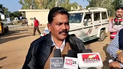 तहसीलदार ने फैक्ट्ररी पर मारा छापा, बेहिसाब रेत और लकड़ी का स्टॉक बरामद