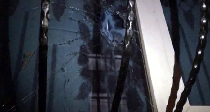 16 yaşındaki genç, çocuk odasında televizyon izlerken bir anda kanlar içerisinde kaldı