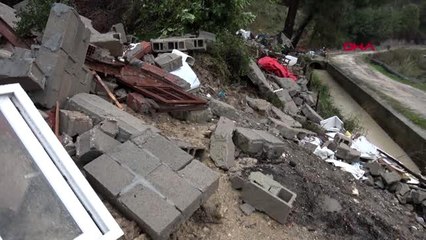 Mersin'de 6 kişilik ailenin yaşadığı baraka çöktü; 1 ölü -3