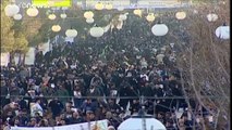 حشود ضخمة تشارك بمراسم دفن الجنرال سليماني بمسقط رأسه في كرمان