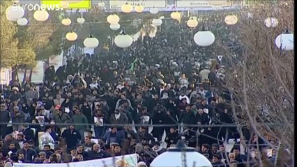 حشود ضخمة تشارك بمراسم دفن الجنرال سليماني بمسقط رأسه في كرمان