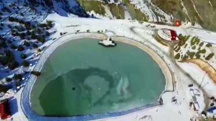 Erzincan’da donan göl kartpostallık görüntüler oluşturdu