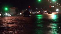 Mersin-Antalya D-400 karayolu yağışlarla nehre döndü, araçlar mahsur kaldı