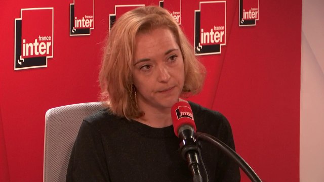 Chloé Verlhac, veuve du dessinateur Tignous, raconte comment personne n'a voulu lui annoncer la mort du dessinateur de Charlie Hebdo : C'est moi qui demande 'est-ce qu'il est mort'. Dans les regards que je croise, il y a Luz, qui hoche la tête