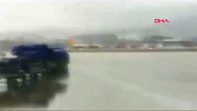 Sabiha Gökçen'de uçak pistten çıktı