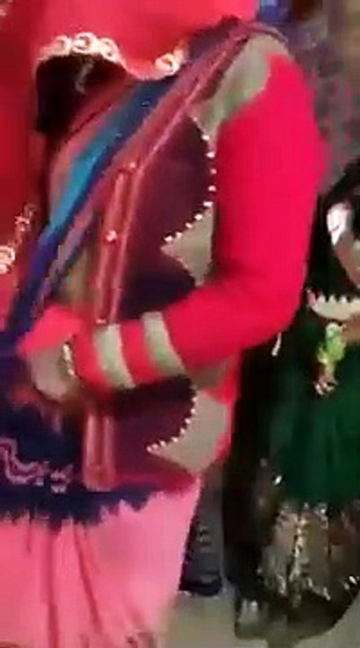 सनम_तेरे_प्यार_के_पीछे_मैं_दुनियां_छोड़_के_आयी.-_नयी_दुल्हन_ने_किया_सुपर_डांस...