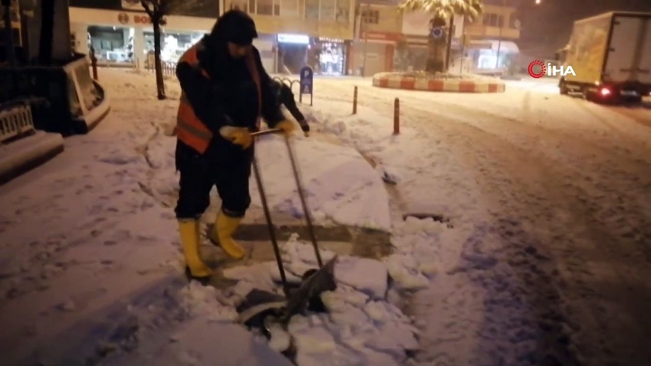 Çan ve Yenice ilçelerinde yoğun kar yağışı nedeniyle okullar 1 gün tatil edildi