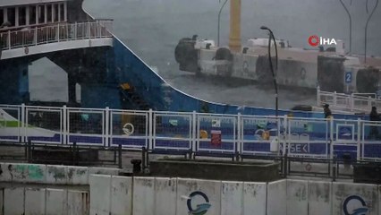 - Çanakkale'de Eceabat-Kilitbahir seferlerinde aksamalar yaşanıyor