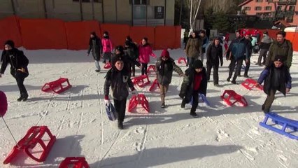 Erzurum köy çocuklarının palandöken'de kızak keyfi