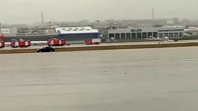 Sabiha Gökçen Havalimanı'nda yolcu uçağı pistten çıktı (3)