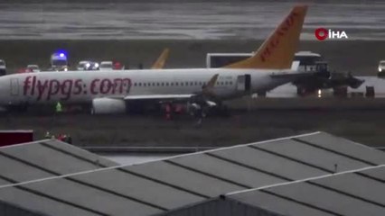 Pistten çıkan uçağı kurtarma çalışmaları böyle görüntülendi