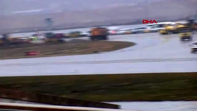 Sabiha gökçen'de pistten çıkan uçağı kurtarma çalışması yapılıyor -1