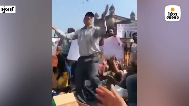 વિરોધ પ્રદર્શનમાં ‘આઝાદી’ના નારાઓ પર અંકલે કર્યો ડાન્સ