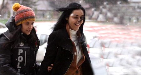 Esrarla yakalanan kadın, gülerek gittiği adliyede tutuklandı