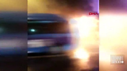 Kadıköy'de otobüs alev alev yandı