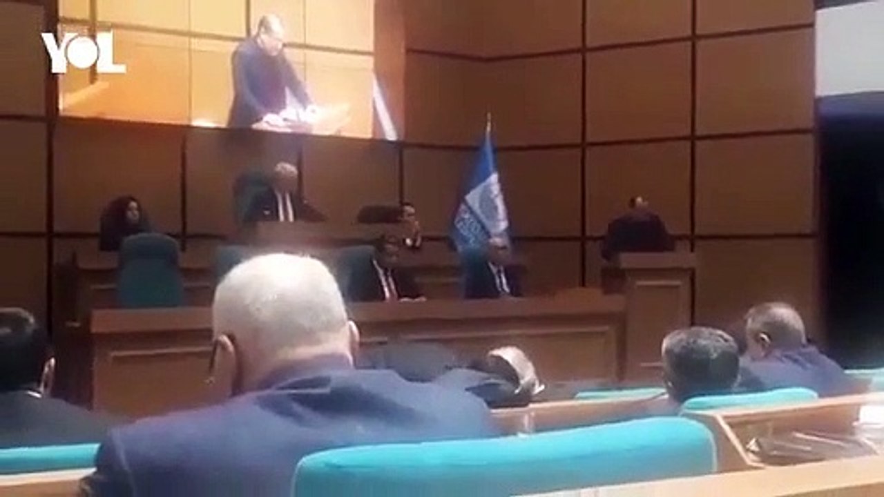 Üsküdar Belediyesi'nde işten çıkarılan işçi intihar etti; arkadaşları eylemde, meclis üyesi mecliste sordu: Sorumlusu kim?